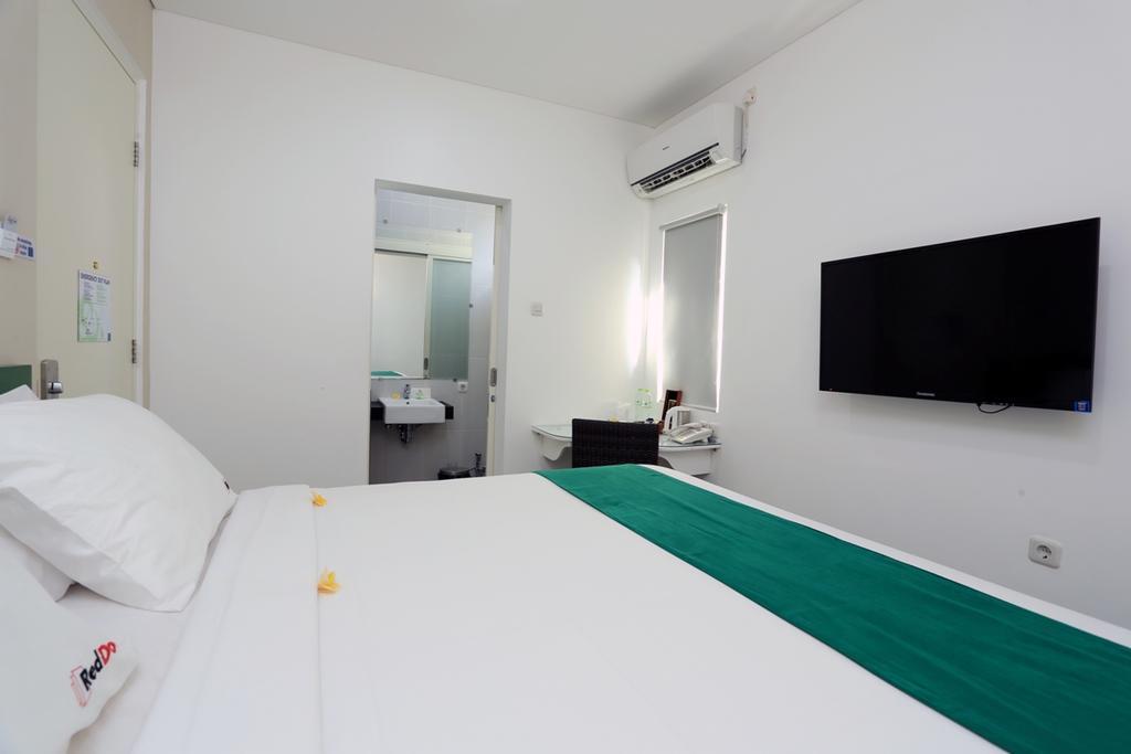 فندق Reddoorz Near Pantai Jerman كوتا الغرفة الصورة
