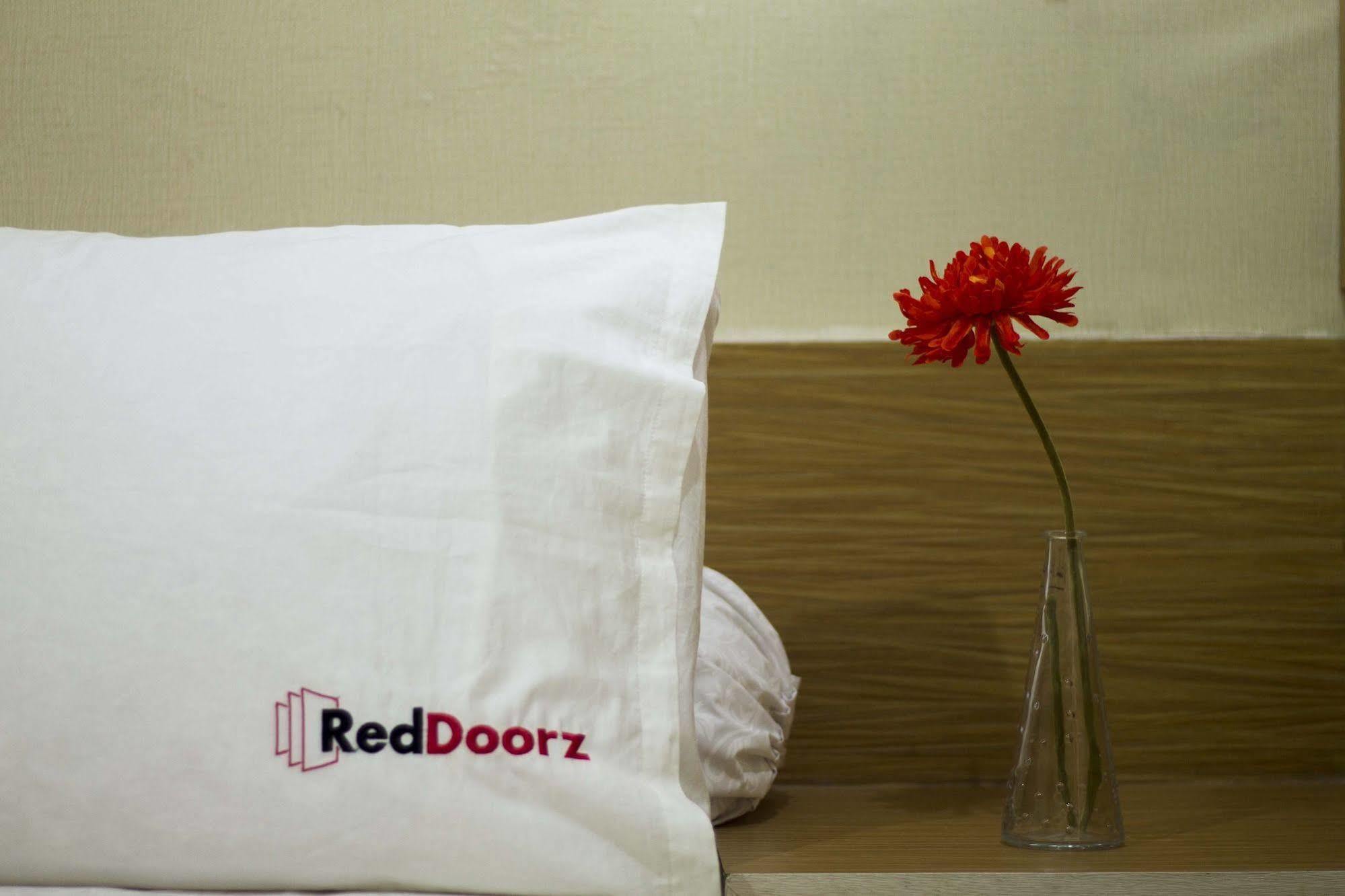 فندق Reddoorz Near Pantai Jerman كوتا المظهر الخارجي الصورة