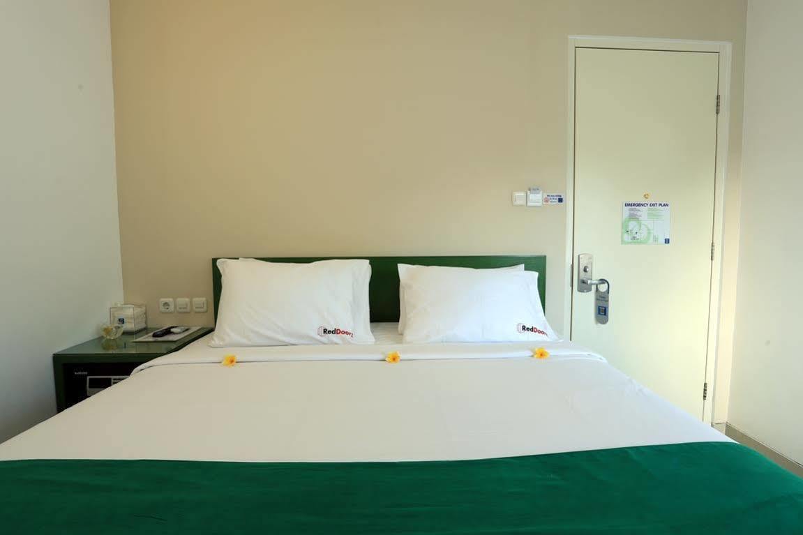 فندق Reddoorz Near Pantai Jerman كوتا المظهر الخارجي الصورة